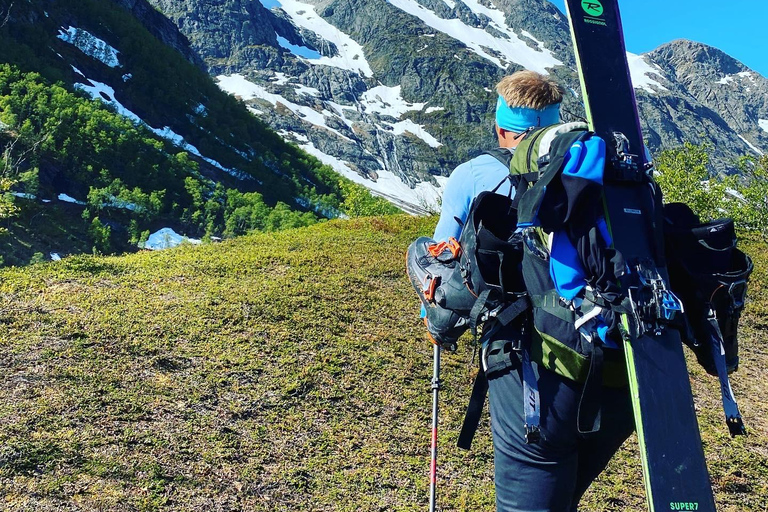 Tromsø: Guided Hiking Tour with Roundtrip Transfers