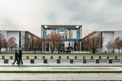 Berlin: Government District Tour with Reichstag and Rooftop Guided Tour in German