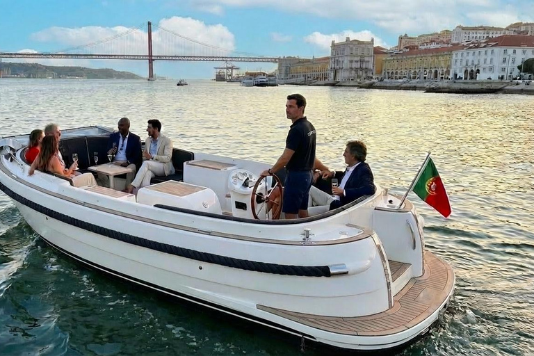 Lisbon: Pastel de Nata & Coffee Premium Boat Experience Lisbon – Sunset Porto Tonic Premium Boat Experience