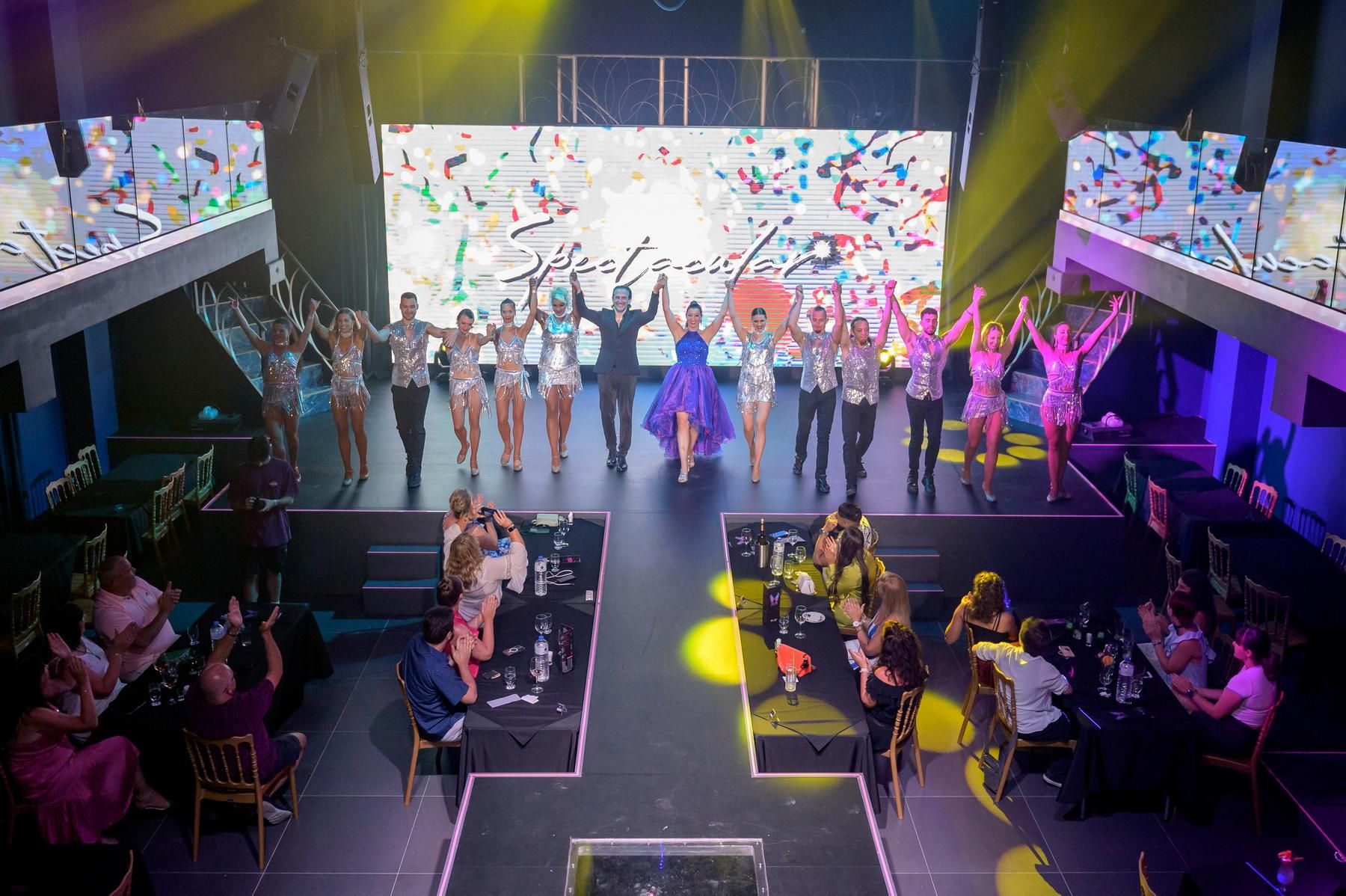 Hersonissos: Spektakuläre Dinner-Show-Ticket