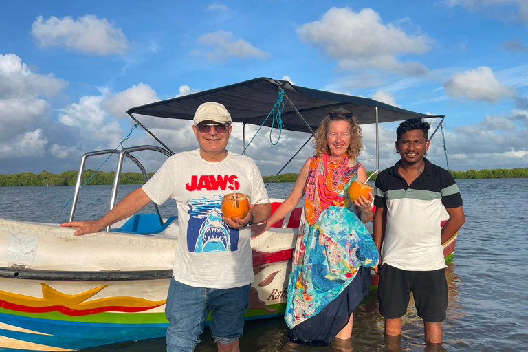 From Negombo: Boat Tour of Negombo Lagoon