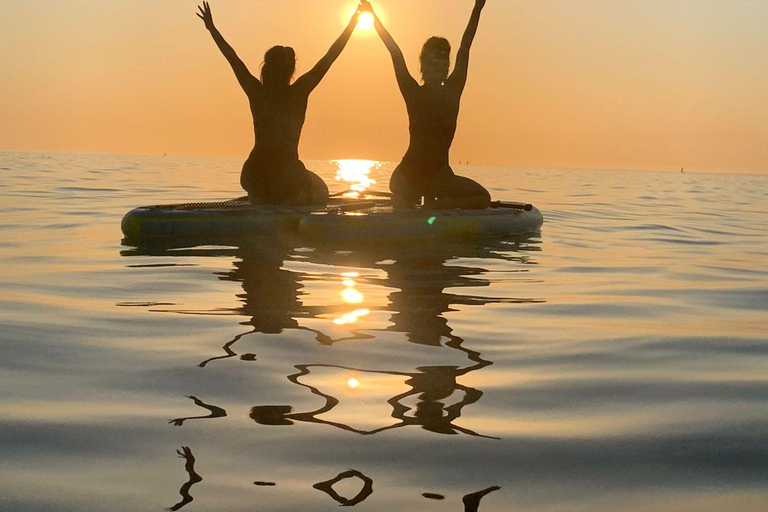 Barcelona: Sessão de SUP ao nascer do sol com vídeo 4K e bebidas