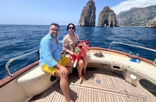 Von Neapel aus: Bootsausflug nach Capri mit Stadtbesichtigung und Schwimmpausen