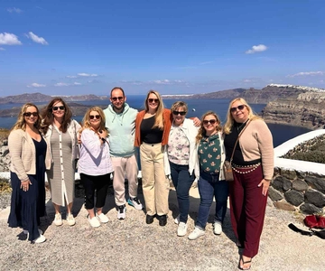 Santorini: Small Group Sightseeing Tour with a Local Guide