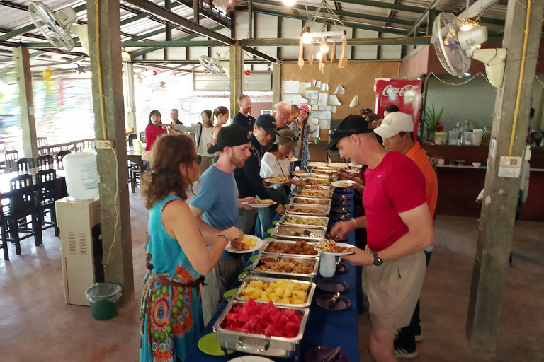 Chiang Rai: Popular Sightseeing Tour 7 places , Buffet Lunch Chiang Rai: Popular Sightseeing Tour 7 places ,Buffet Lunch