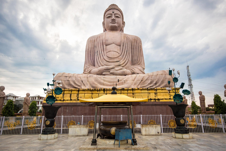 From Varanasi: Bodhgaya 2-Day Tour with Accommodation