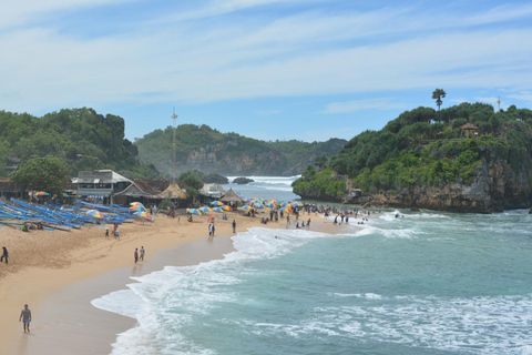 Yogyakarta: Alba a Magunan e tour in canoa alla spiaggia di DriniYogyakarta: alba a Magunan e tour in canoa sulla spiaggia di Drini