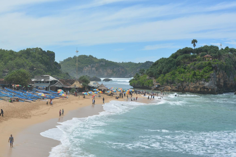 Yogyakarta: Alba a Magunan e tour in canoa alla spiaggia di DriniYogyakarta: alba a Magunan e tour in canoa sulla spiaggia di Drini