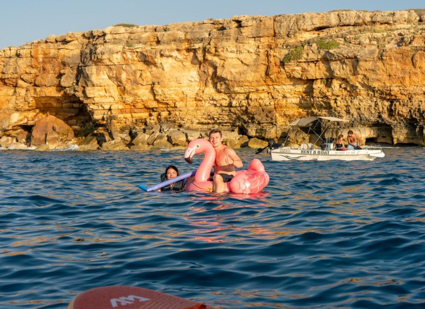Rethymno: Katamaransejltur ved solnedgang – sushi og fri bar