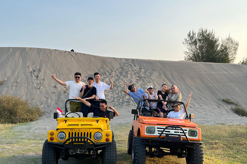 Yogyakarta: aventura de medio día en las dunas de arena y espectáculo en directo al atardecer.Aventura de medio día por las dunas de arena y espectáculo en directo al atardecer