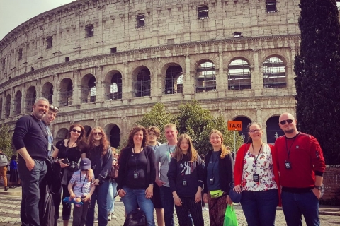 Tour: Coliseo y monte Palatino sin hacer colaTour VIP del Coliseo y el monte Palatino en inglés