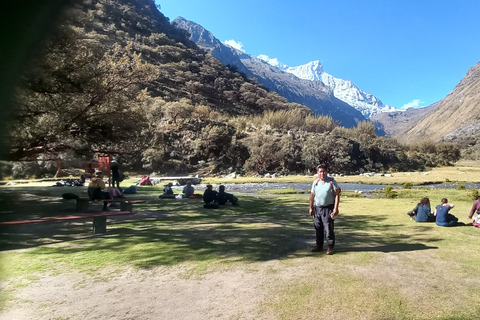 Huaraz: Laguna 69 Guided Hike in Huascarán National Park