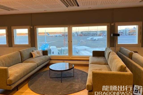 Estocolmo: acceso a la sala Pearl del aeropuerto de ArlandaSalidas nacionales e internacionales T4: Sala Pearl