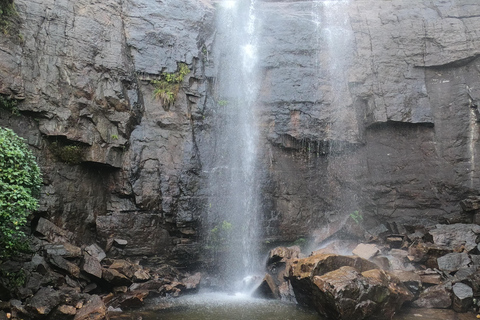 Kandy : Chutes d&#039;eau et visite d&#039;un village local avec déjeuner