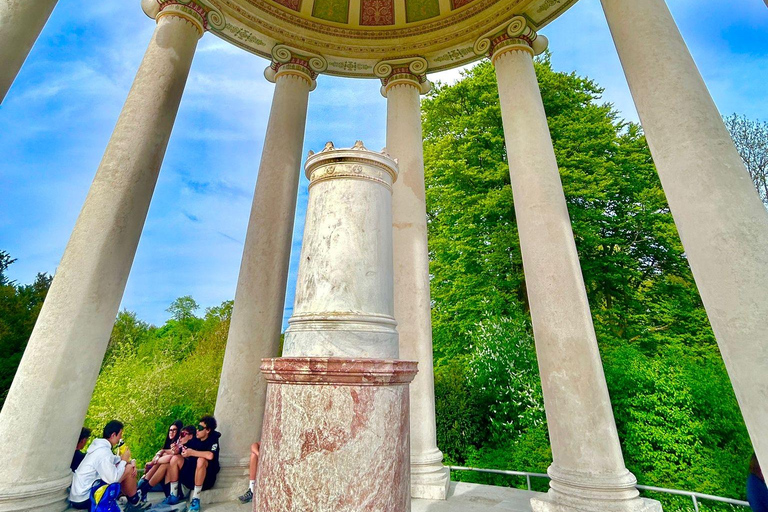 Munich: Sunset Walking Tour with Drink Stop