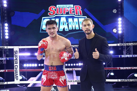 Phuket: Patong Boksstadion Muay Thai Wedstrijd TicketPlaats aan de ring met T-shirt