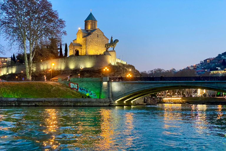 تبليسي: رحلة بحرية لمشاهدة المدينة على النهر