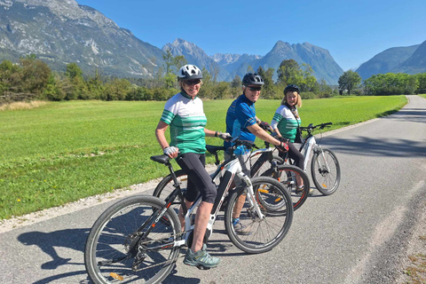 Passeio de bicicleta até Virje e à cascata de Boka