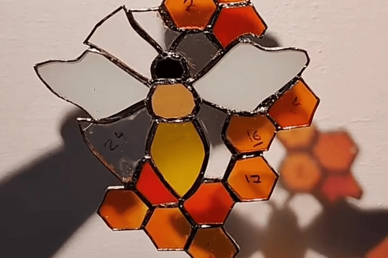 Amman: Stained Glass Workshop with Snacks and Drinks