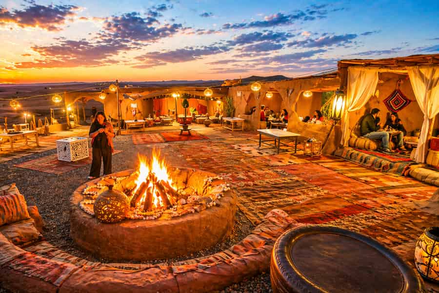 Agafay-Wüste: Abendessen bei Sonnenuntergang und Sternebeobachtung ab Marrakesch. Foto: GetYourGuide Agafay-Wüste: Abendessen bei Sonnenuntergang und Sternebeobachtung ab Marrakesch. Foto: GetYourGuide