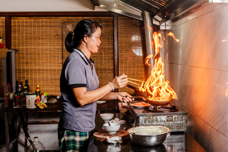 Hoi An Bites Food Tour with 15+ Tastings