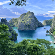 Coron: Private Boat Hire with Guided Tour and Lunch on the Beach