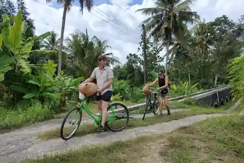 Yogyakarta: Authentic Cycling Tour, Lunch & Waterfall Escape