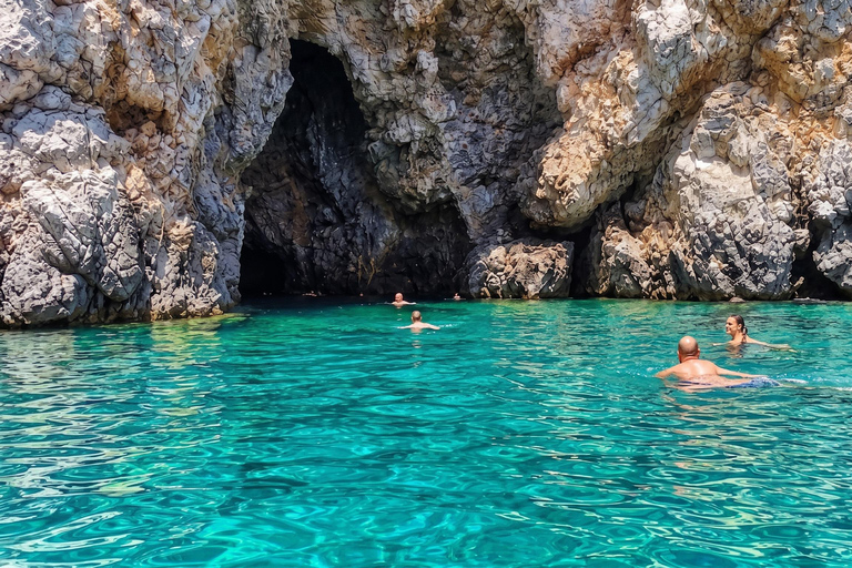Izmir: Boat Trip with Private Lounge, BBQ: Urla Sigacik Bays Private Lounge Self Arrival