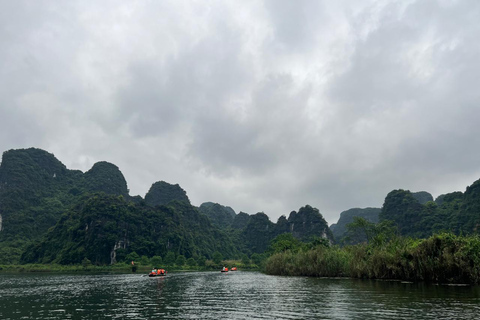 Depuis Hanoi : Ninh Binh - Trang An - Grottes de Mua - Déjeuner et busAu départ de Hanoi : Découvrez la beauté de Ninh Binh - Excursion d&#039;une journée