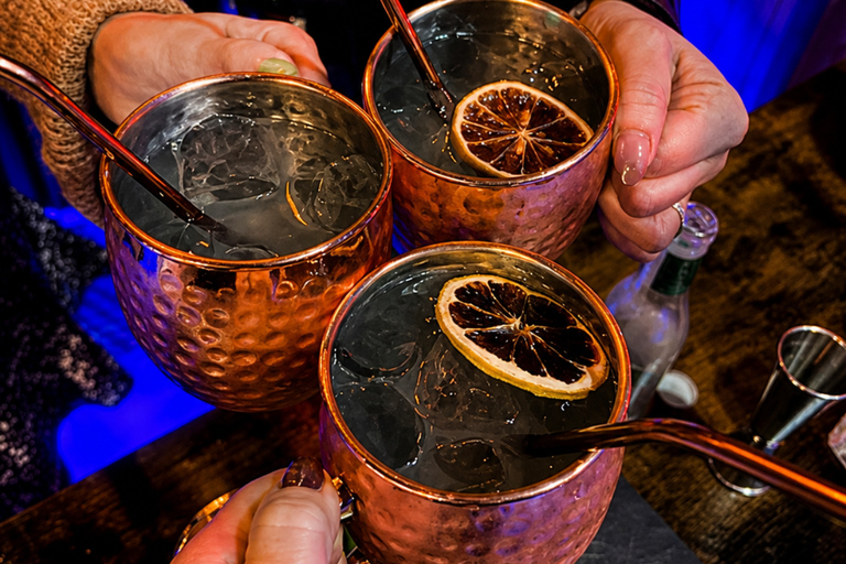 Cocktail Class in Madrid: Shake, Drink & Party