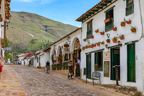 Von Bogota: Tour nach Villa de Leyva, Ráquira, Casa Terracota und Pozos Azules