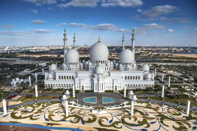 Von Dubai aus: Ganztagestour durch Abu Dhabi im Geländewagen