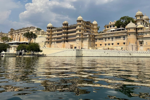 Udaipur: Full Day City Sightseeing Guided Tour Udaipur: Full Day City Guided Tour with Meeting Point