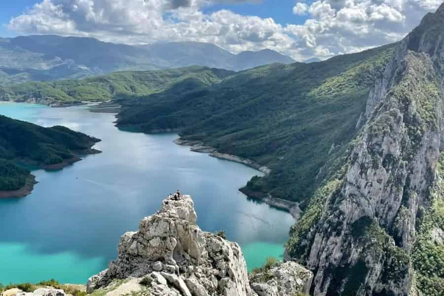 Ab Durrës/Golem/Tirana: Tour zum Bovilla-See und zum Berg Gamti. Foto: GetYourGuide Ab Durrës/Golem/Tirana: Tour zum Bovilla-See und zum Berg Gamti. Foto: GetYourGuide