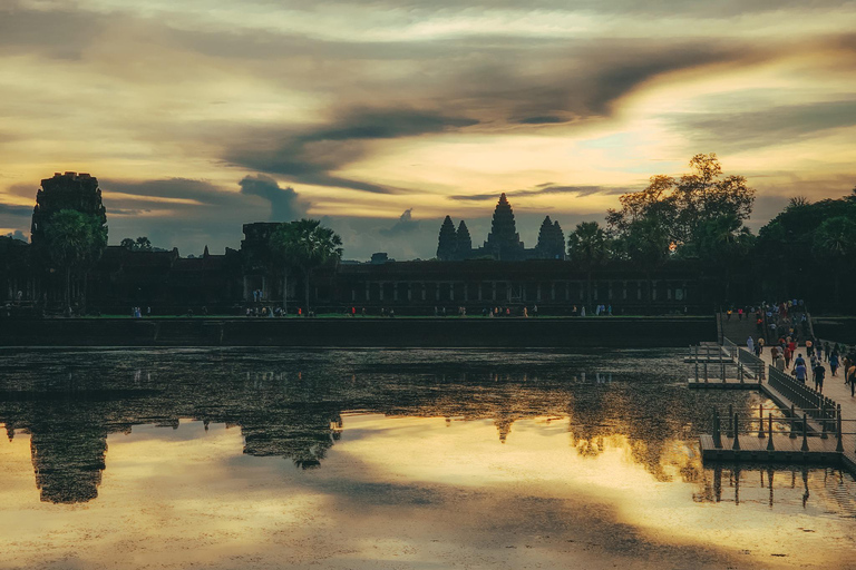 Angkor Wat - 2 dias: pequeno, grande circuito e templo de arenito rosaMesma opção, melhor preço para até 9 pessoas