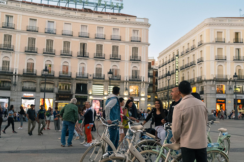 Madrid: Visita guiada nocturna en bicicleta_la bohemia del siglo XIX-XX_Privado_ Recorrido nocturno en bicicleta _Siglos XIX y XX de Bohemia