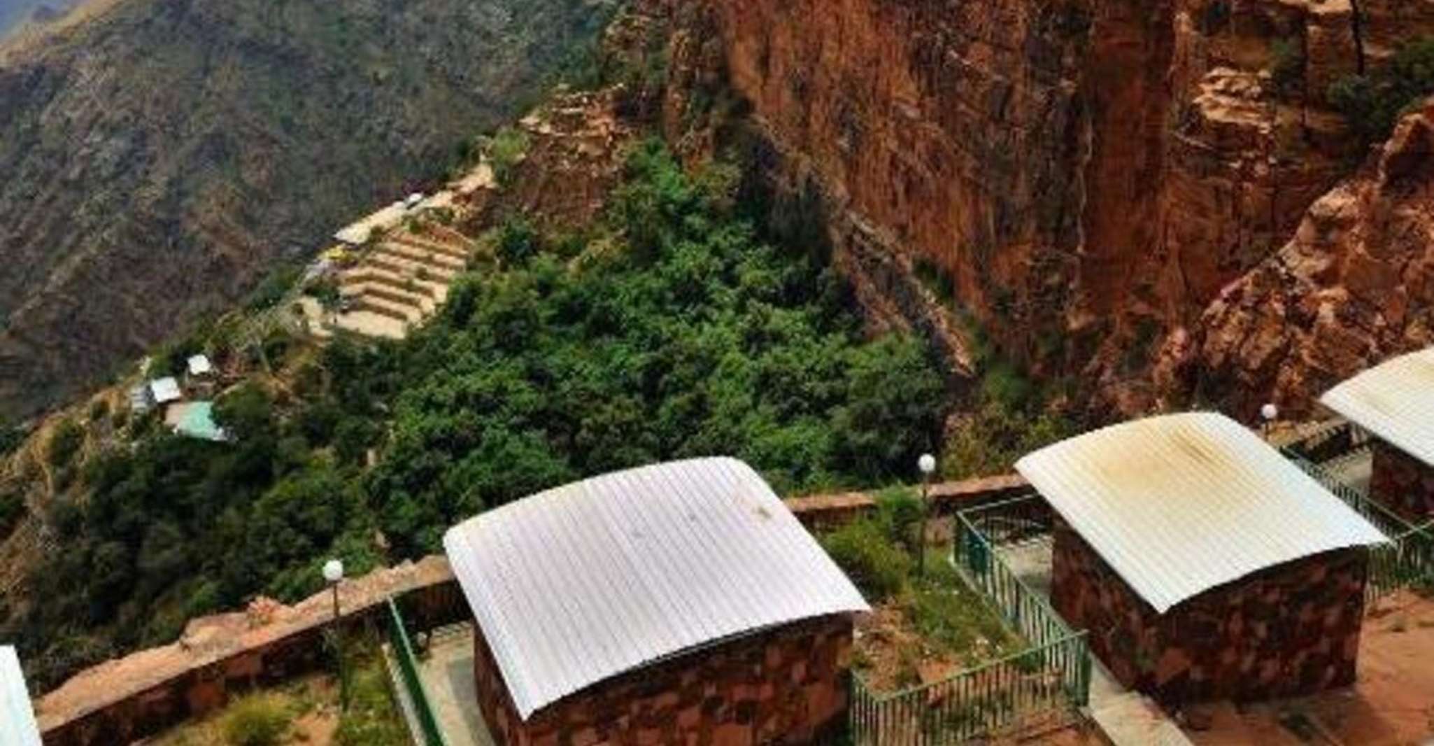 Abha. Explora la belleza de la naturaleza en Al-Habala Village - Hizvo