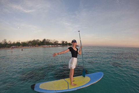 Gili Stand-up-Paddle-Boarding oder Kajakfahren bei SonnenaufgangGili Trawangan: Stand-up-Paddle-Boarding oder Kajakfahren bei Sonnenaufgang