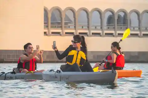 Doha: Kajak oder Paddleboarding im MIA Park