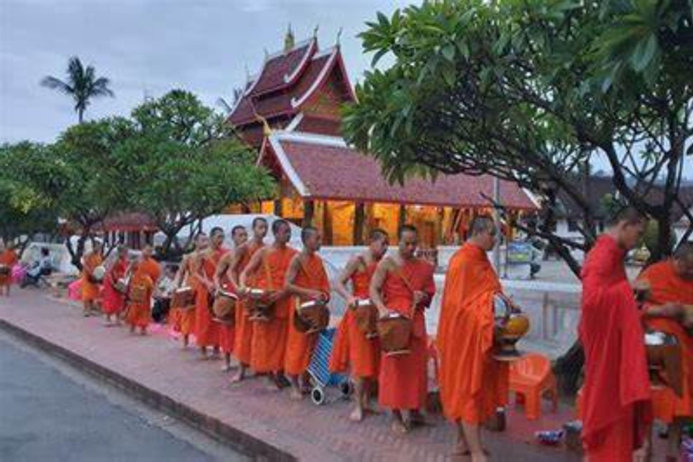 Luang Prabang: 4-Day and 3 Nights Guided Tour