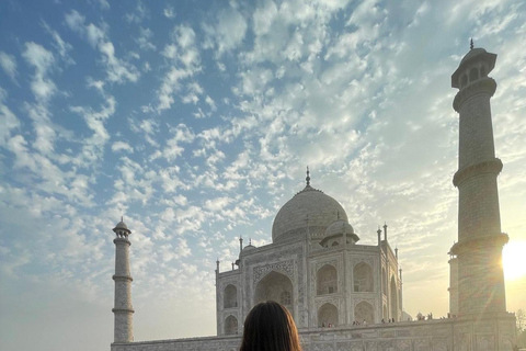 Desde Delhi: excursión de 1 día en tren al Taj Mahal y AgraTren de segunda clase (tour todo incluido)