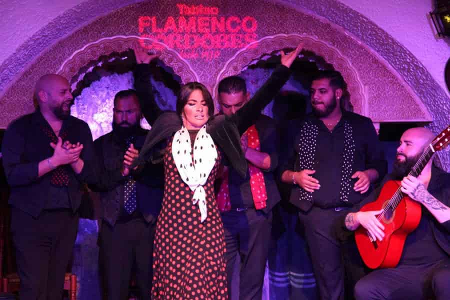 Barcelona: Tablao Flamenco Cordobes mit Essen und Trinken. Foto: GetYourGuide Barcelona: Tablao Flamenco Cordobes mit Essen und Trinken. Foto: GetYourGuide