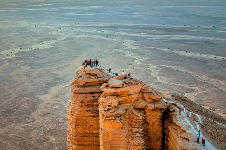 Depuis Riyad : Bord du Monde et grotte aux chauves-souris avec 4x4