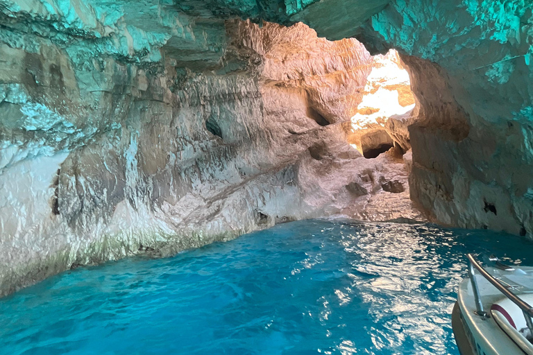 Zante: Tour en barco con fondo de cristal a naufragio y cuevas azulesTour en barco con fondo de cristal a naufragio, cuevas y playa blanca