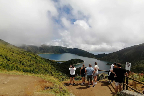 Meio dia no Lago do Fogo, abacaxi e chá de SUV