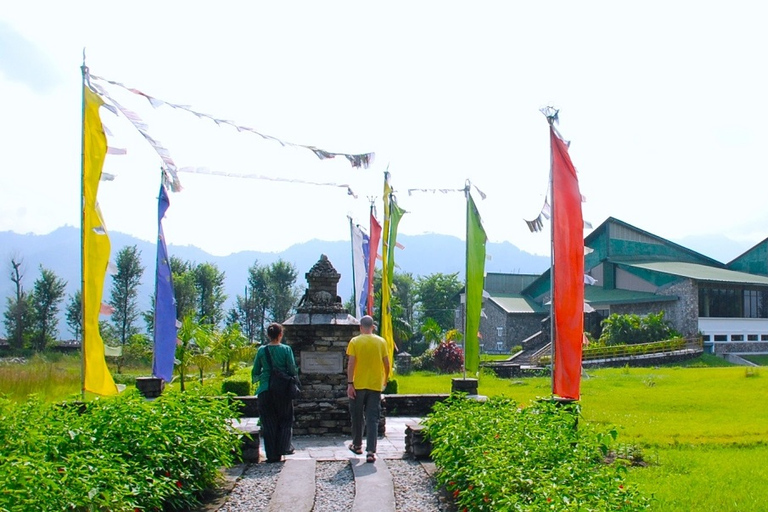 Découvrez la vallée de Pokhara : Circuit des grottes, musées et temples