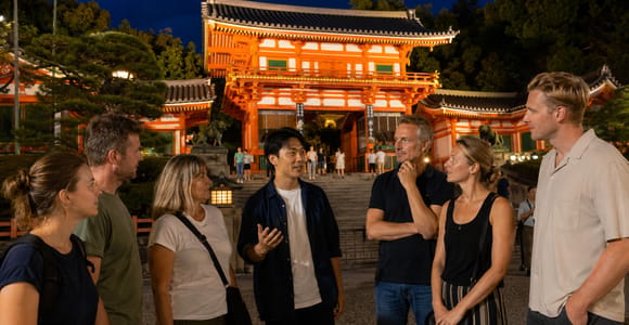 Kyoto: Gion, Pontocho & Yasaka Shrine Private Night Walk