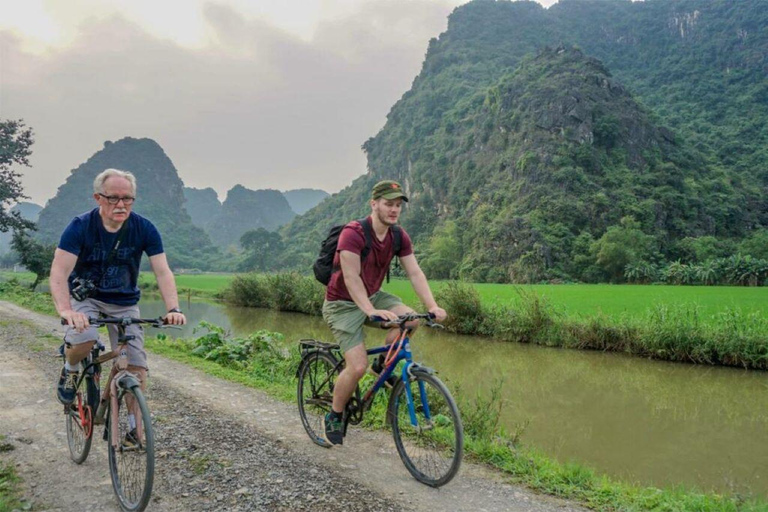 Desde Hanoi: crucero de 3 días por la bahía de Ha Long y la isla de Cat Ba