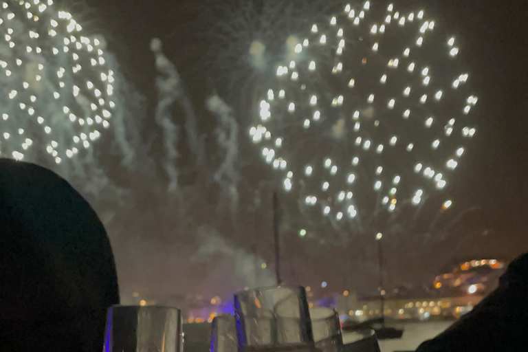 Lisbon: Celebrate New Year's Eve and enjoy the show aboard a catamaran