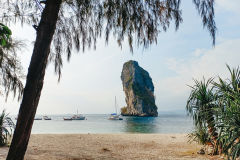 Krabi: 7 Islands Sunset Tour z kolacją BBQ i nurkowaniem z rurkąMiejsce zbiórki na Railay Beach